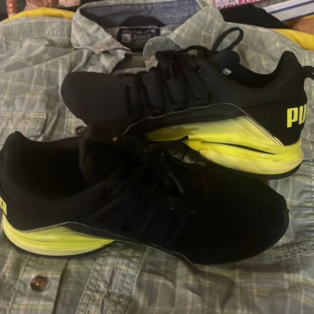Puma Athletic Shoes. Youth